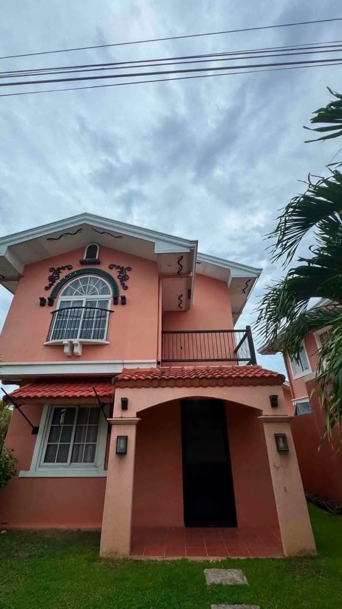 FOR RENT | SEMI-FURNISHED 2-STOREY HOUSE and LOT in CORDOVA  🏡 - photo 2