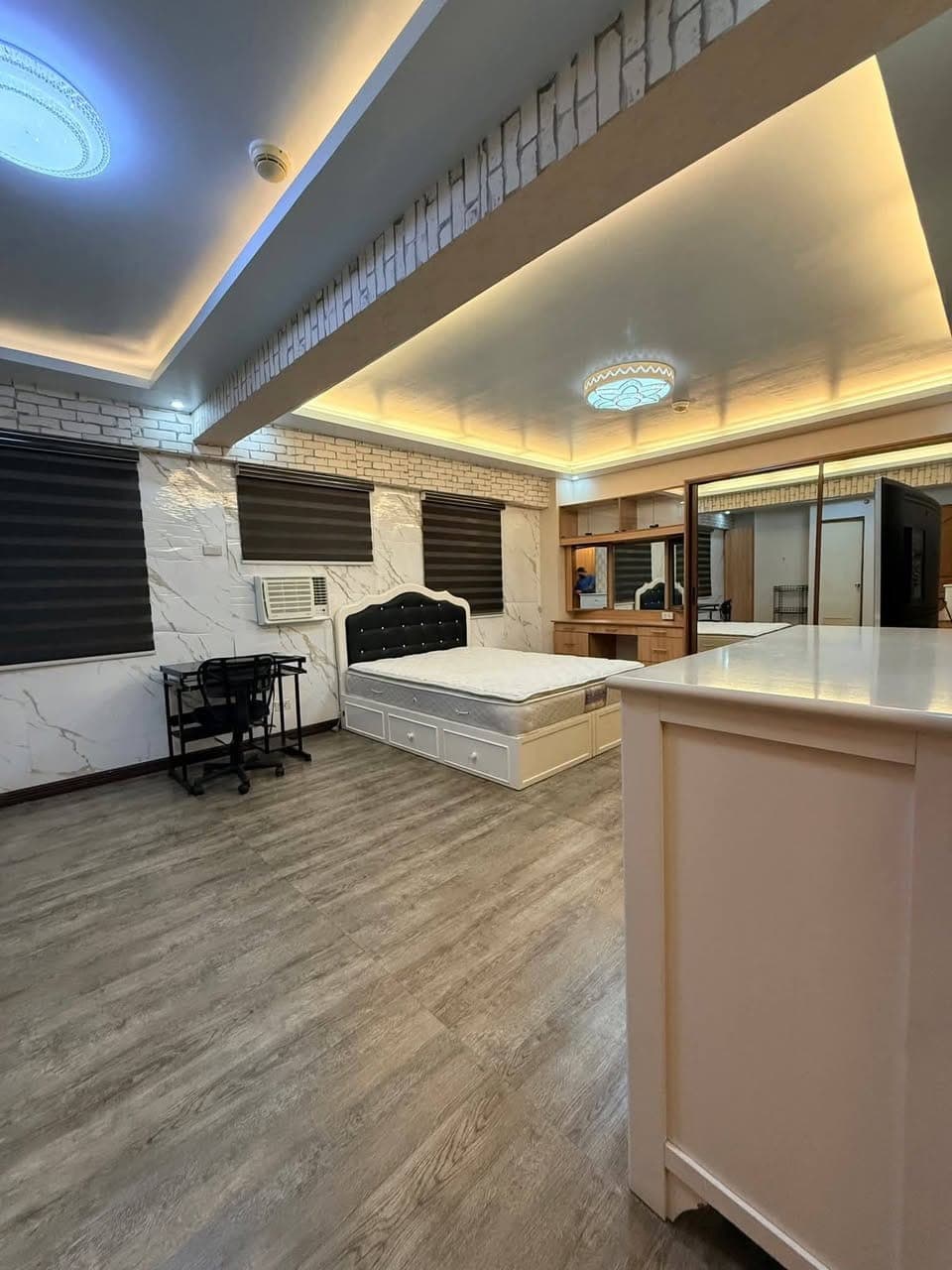 SPACIOUS Fully Furnished 2-Bedroom w/ 2-Bathroom - photo 2