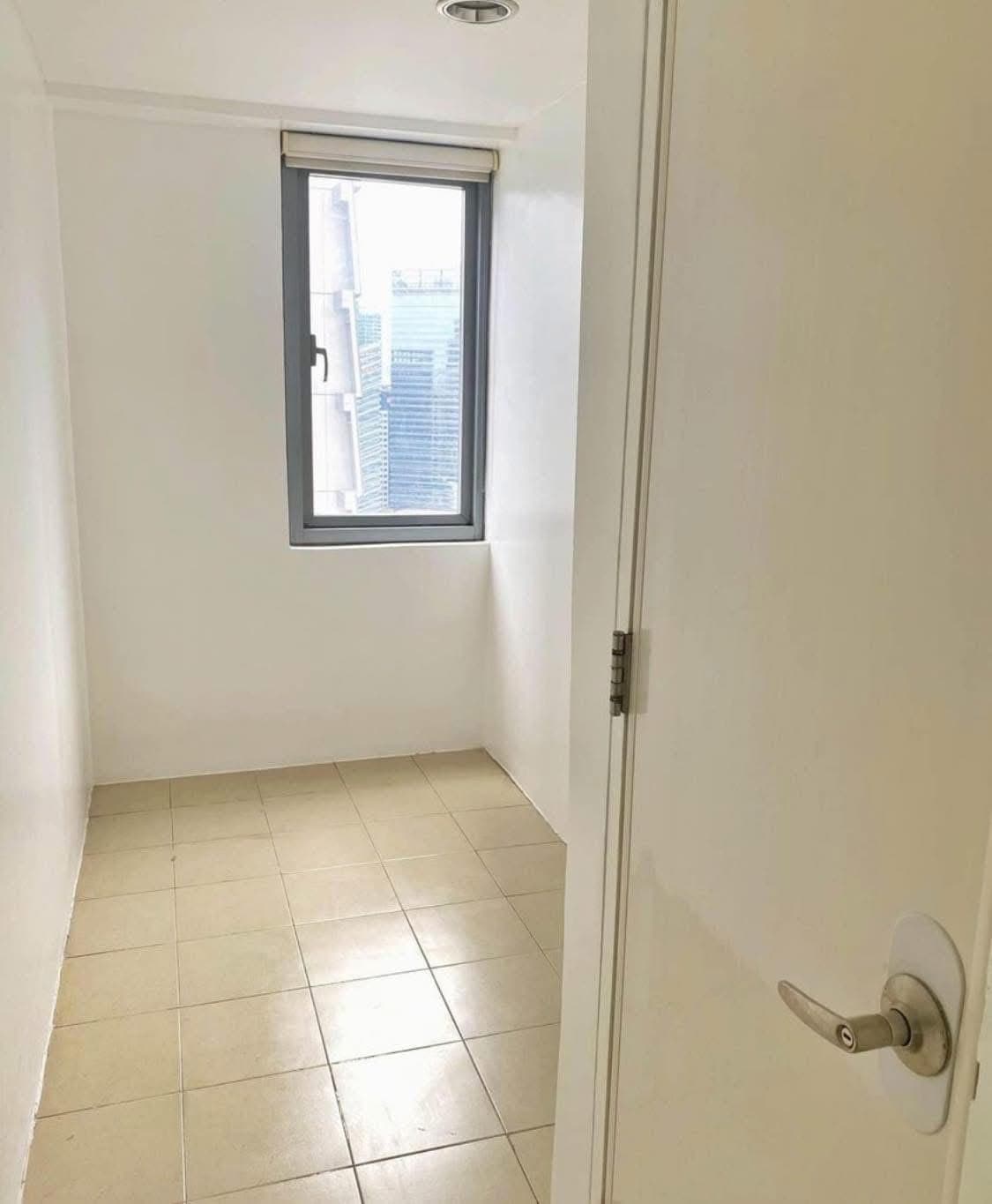 Fully furnished 2 BR and 2 T&B condo unit in Infinity Towers BGC, Taguig City - photo 4