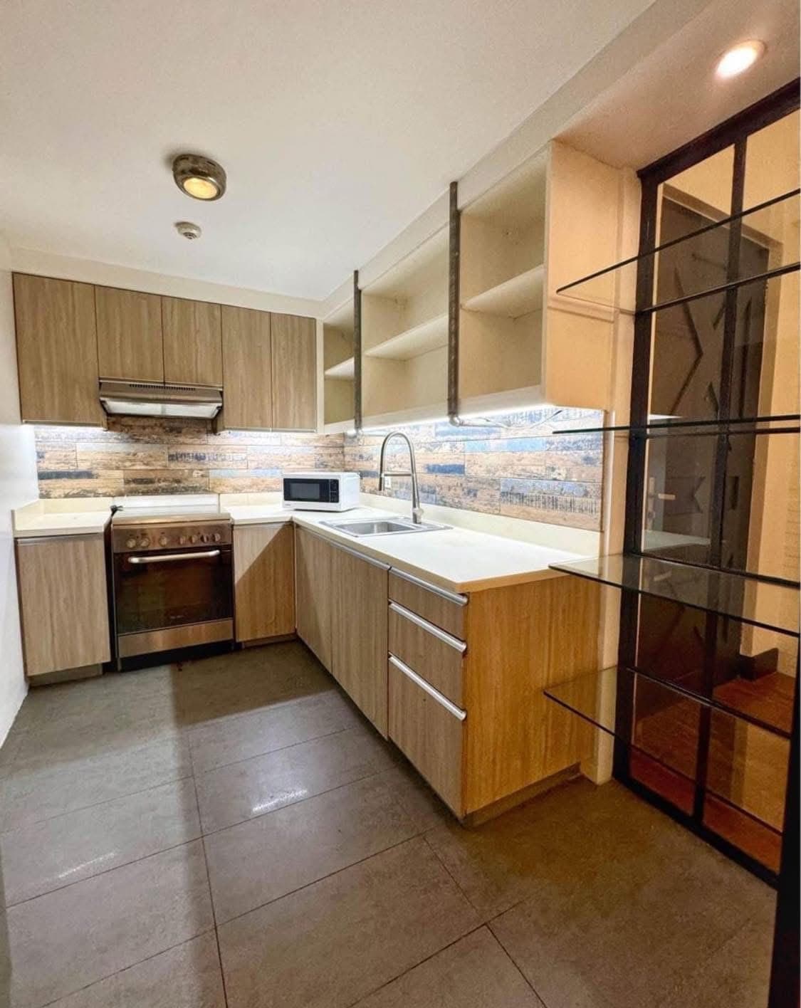 Fully furnished 2 BR and 2 T&B condo unit in Infinity Towers BGC, Taguig City - photo 7