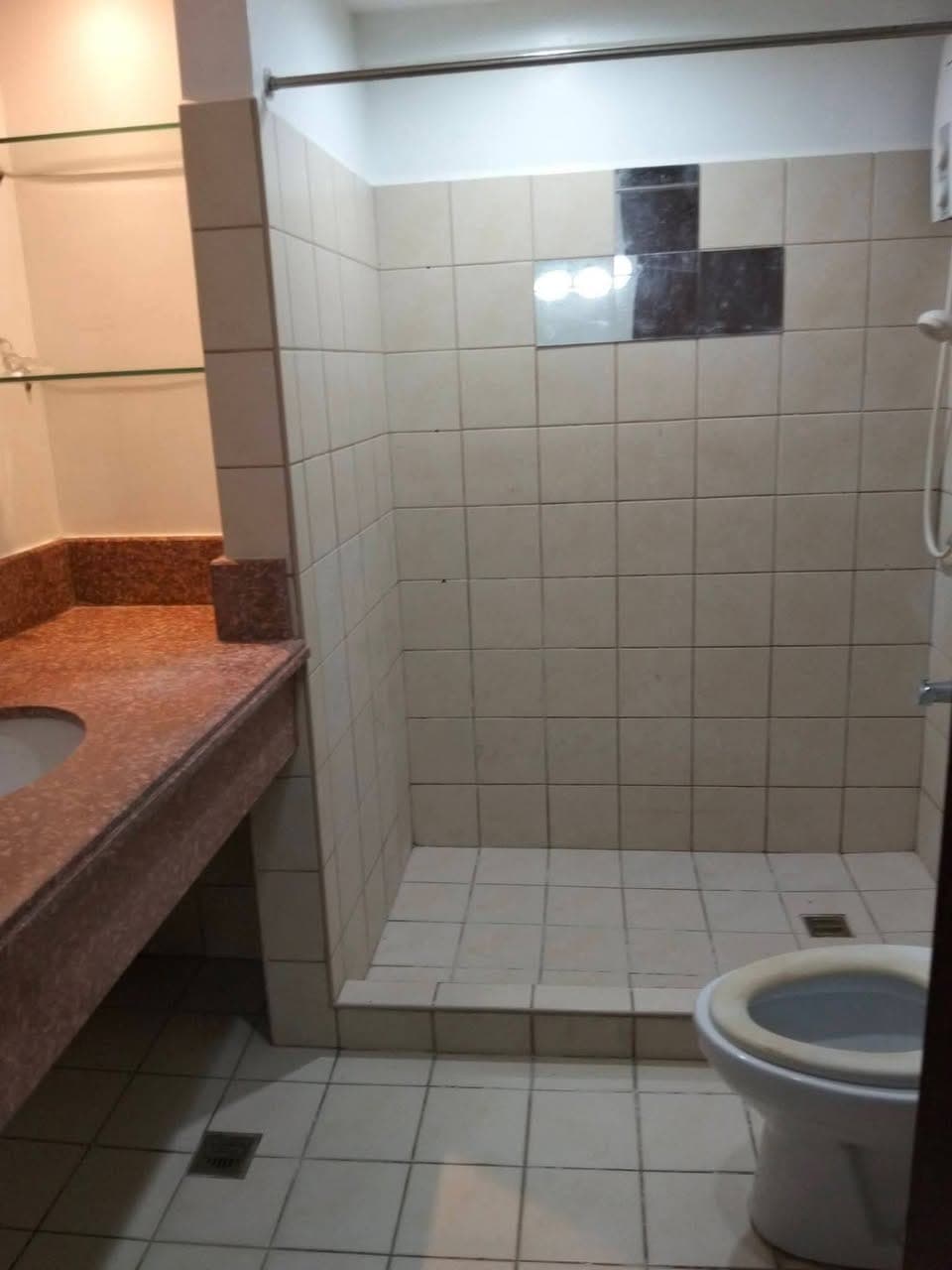 2 BR Condo Unit for Rent  in Taguig  with Balcony & Laundry Area - photo 3