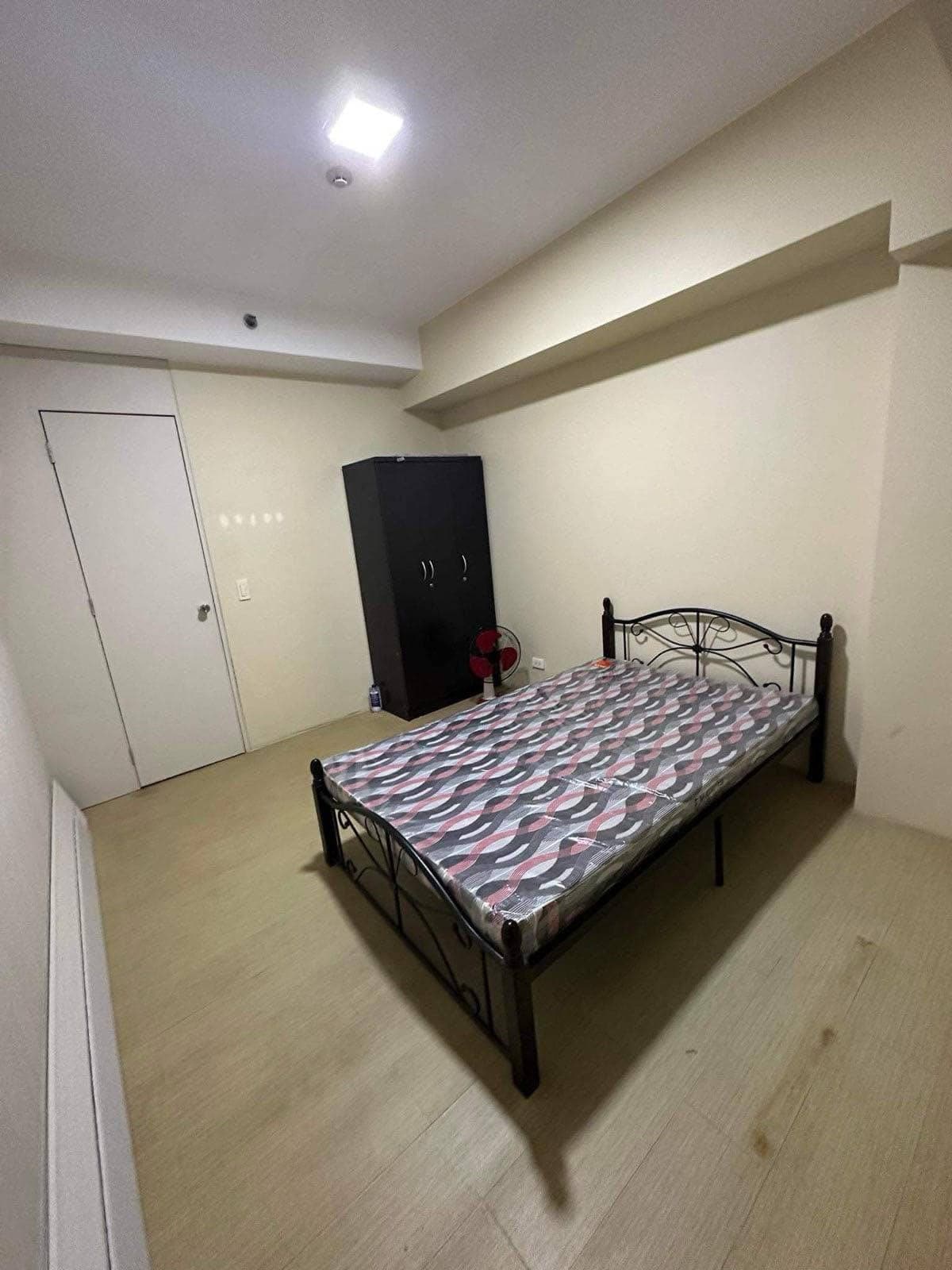 𝐀𝐕𝐈𝐃𝐀 𝐓𝐎𝐖𝐄𝐑𝐒 - photo 1