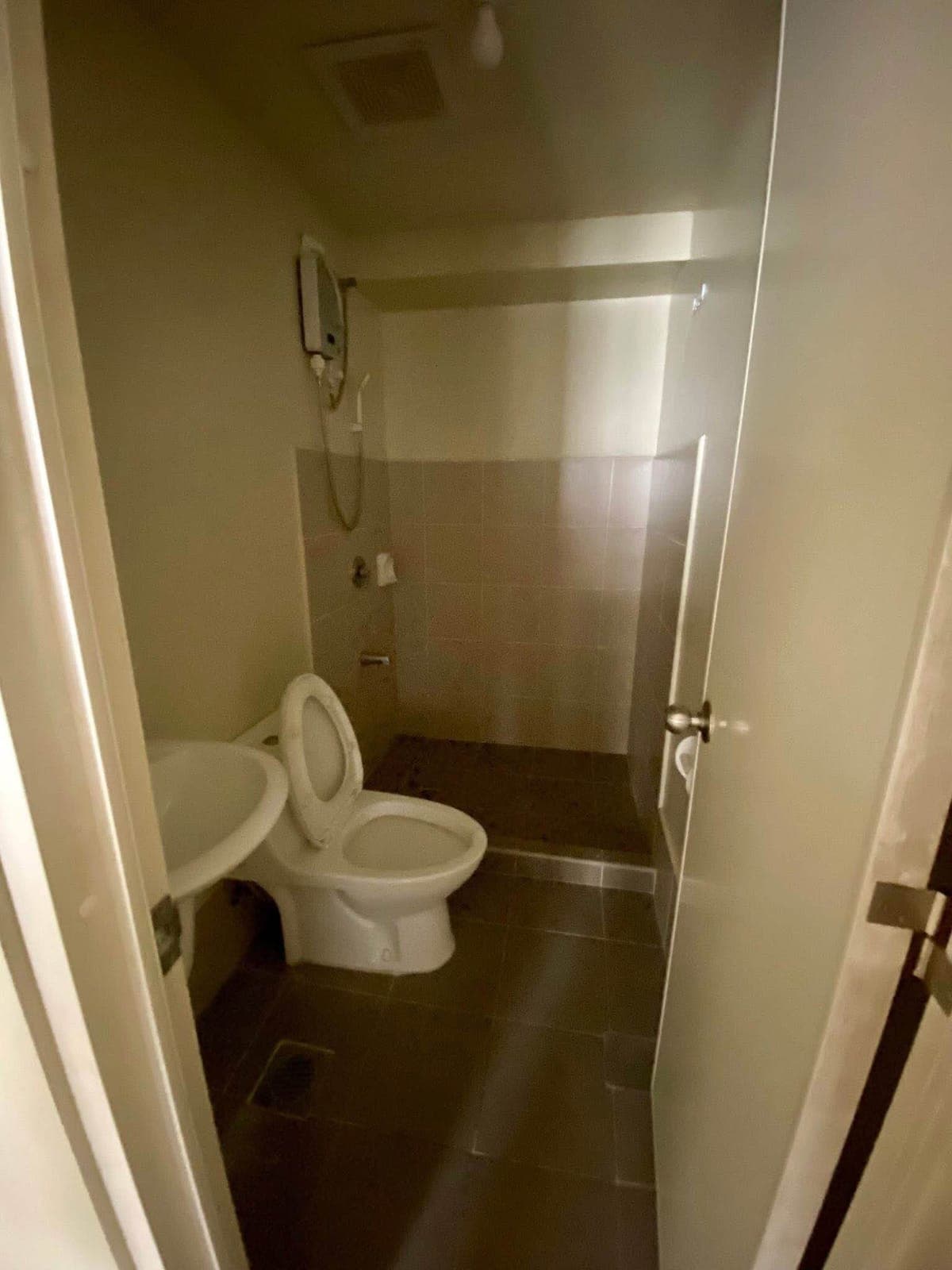 FOR RENT | 2BR + Maid’s/Stock Room – ₱45,000 / month - photo 4