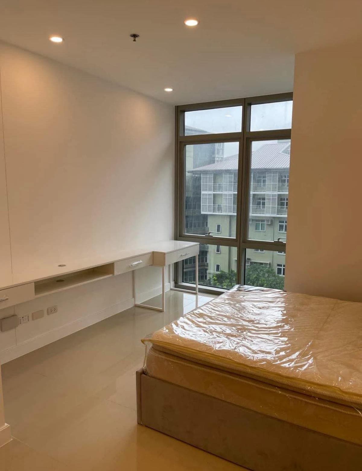 2BR UNIT FOR RENT IN EAST GALLERY PLACE BGC - photo 12