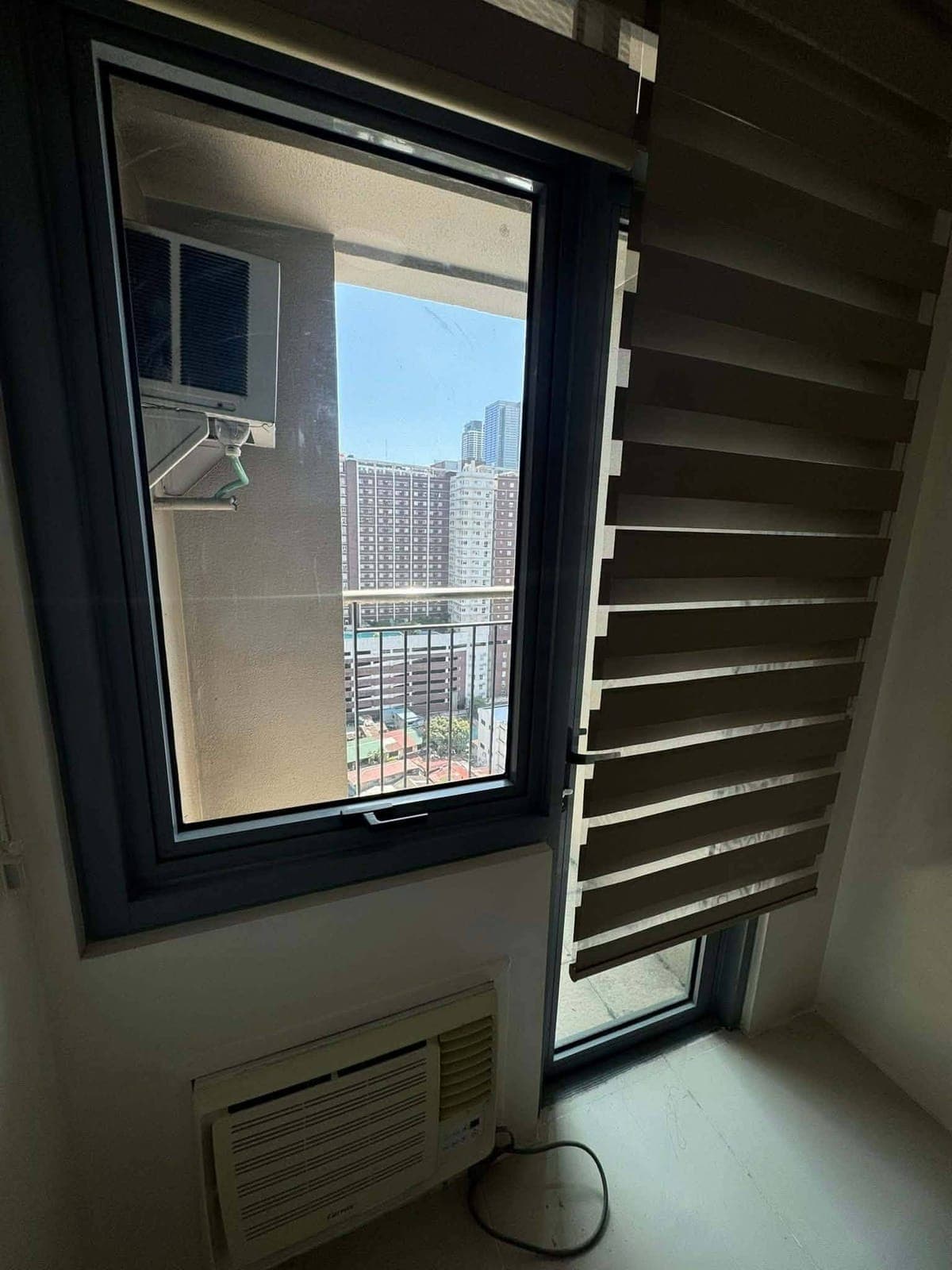 🏢🔑 Park West Condo Unit For Rent - photo 2