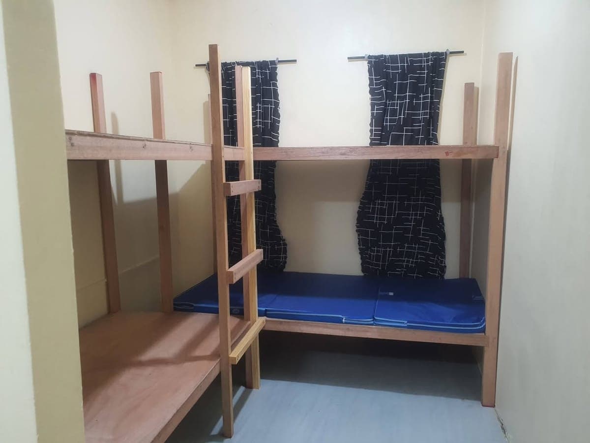 1 SLOT LEFT FOR MALE BEDSPACER - photo 1