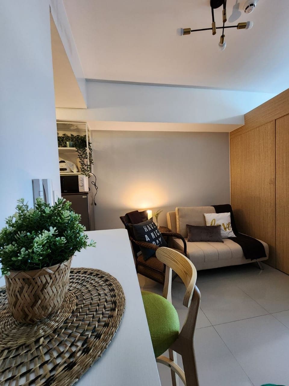 For Rent 1BR Unit with Balcony - photo 2