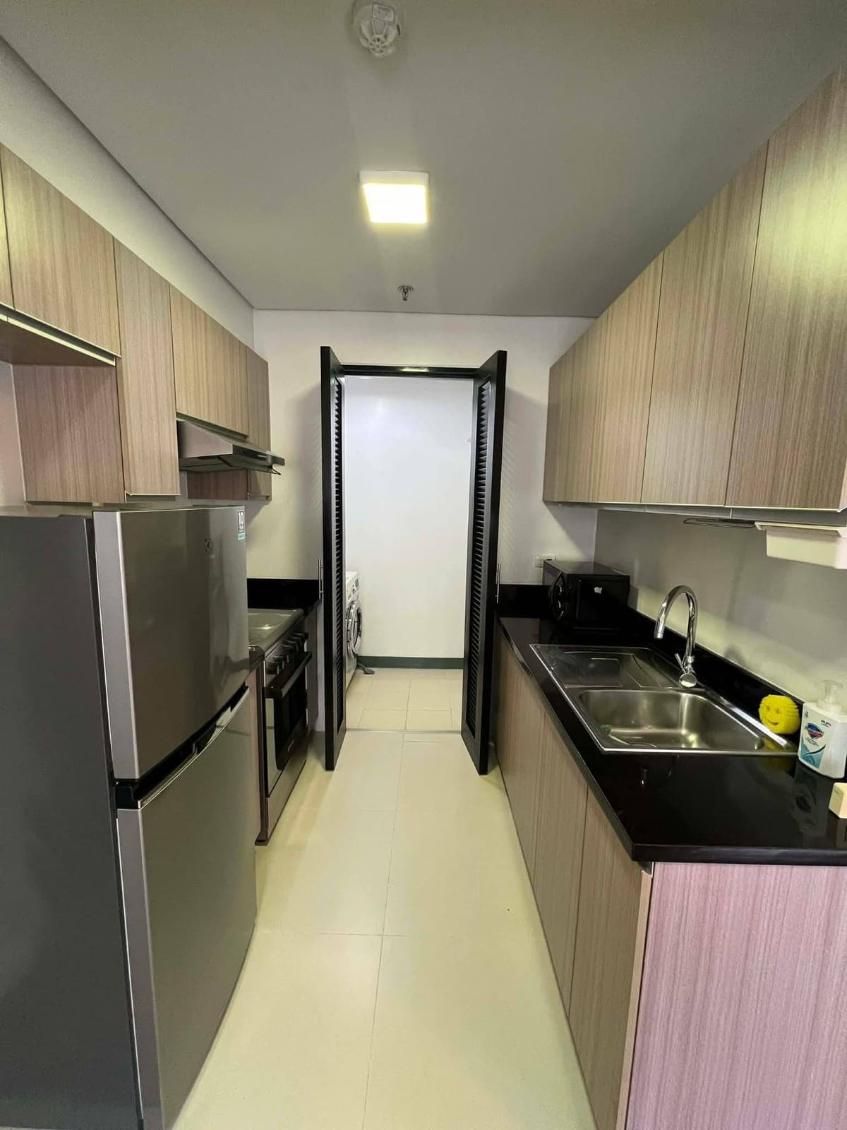 FOR LEASE: One Maridien - photo 1