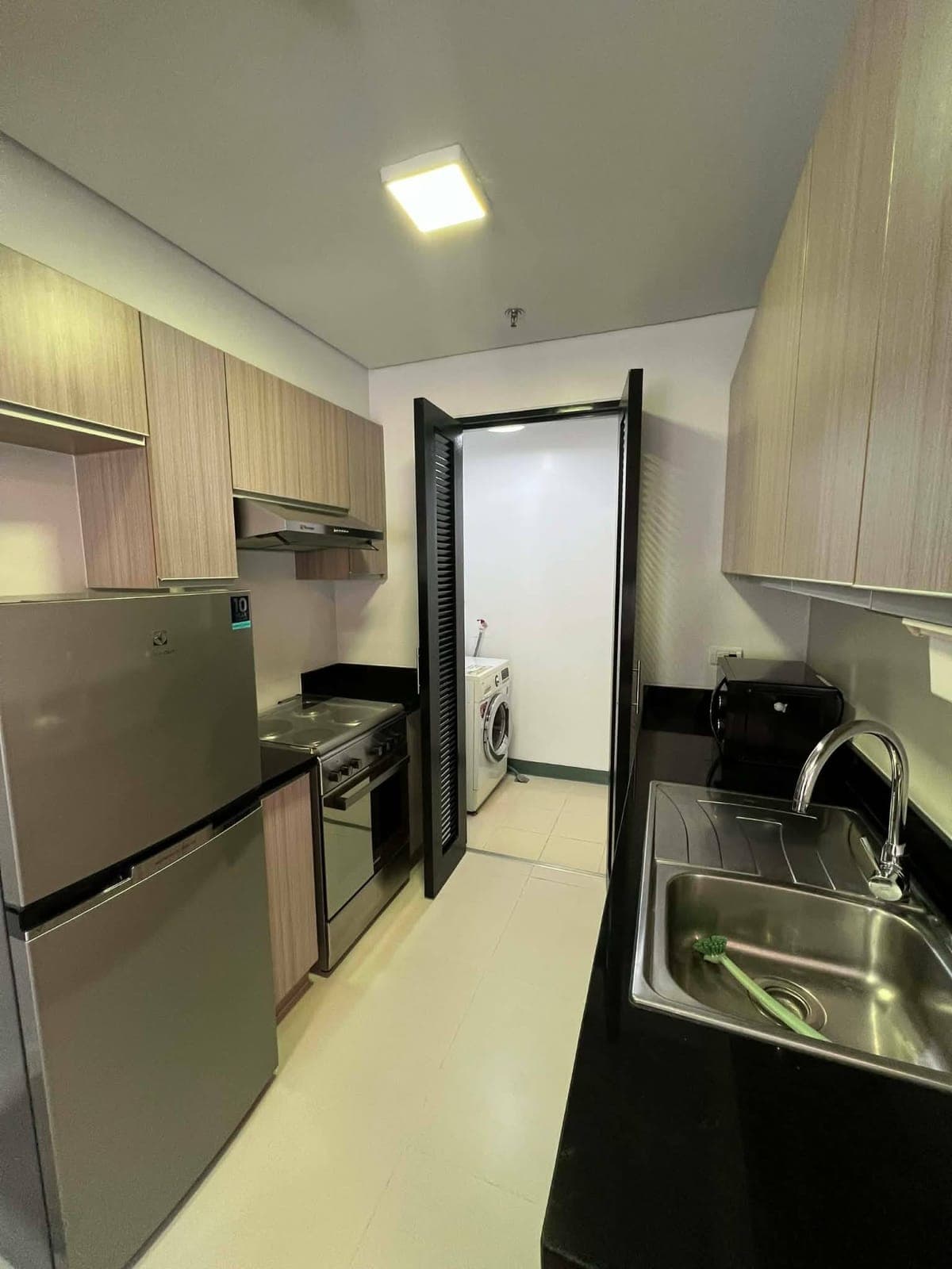 FOR LEASE: One Maridien - photo 12