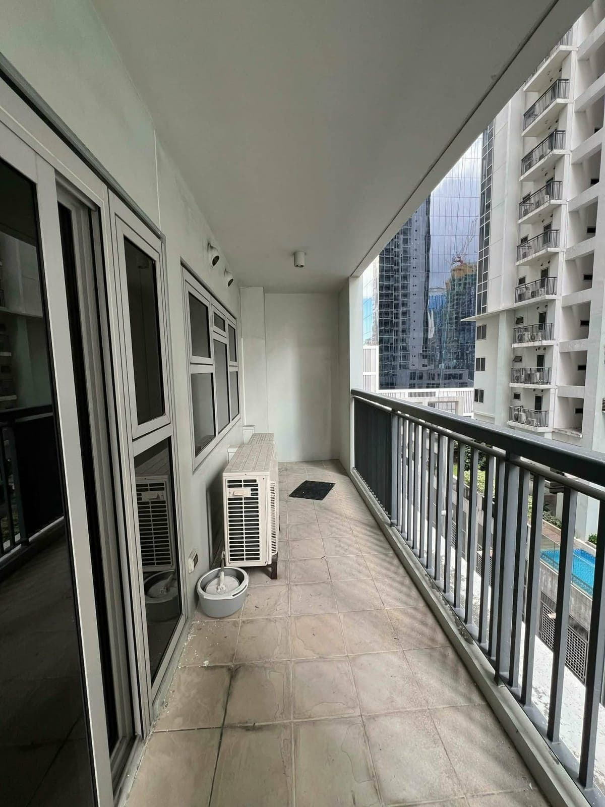 FOR LEASE: One Maridien - photo 3