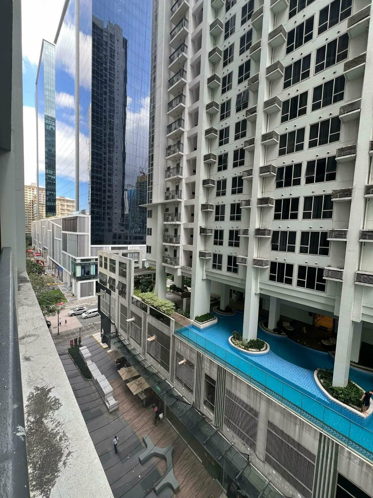 FOR LEASE: One Maridien - photo 6