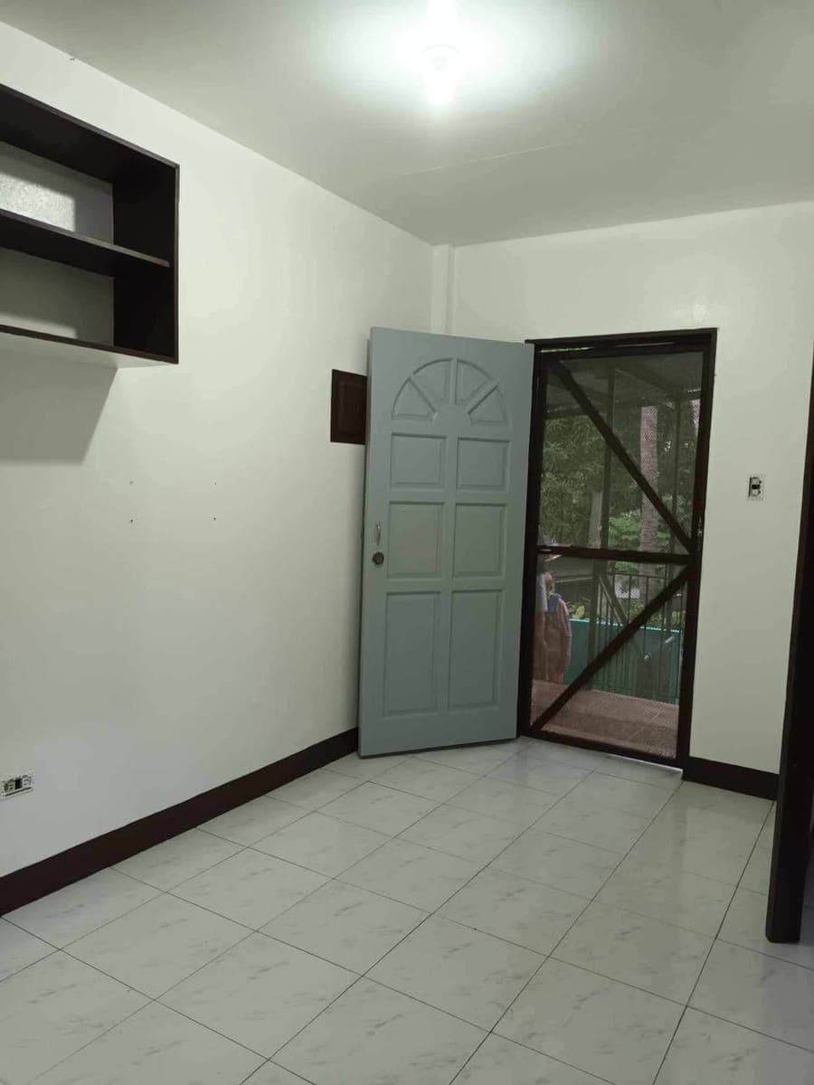 SEMIFURNISHED APARTMENT FOR RENT - photo 3
