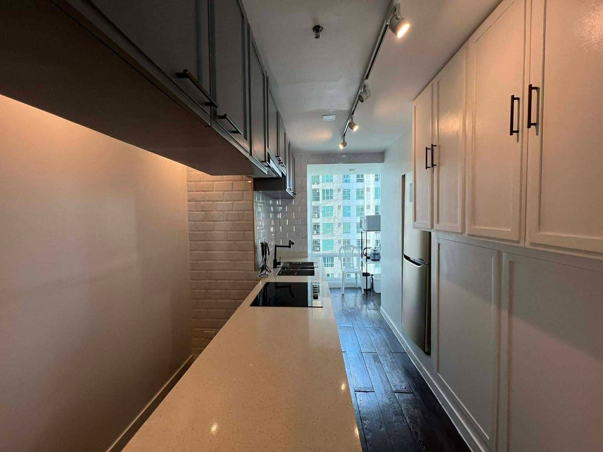 FOR LEASE: - photo 3