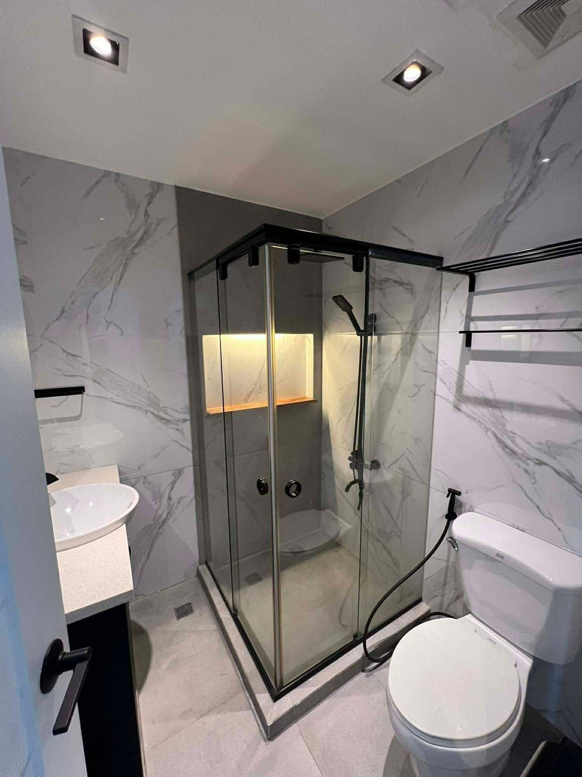 FOR LEASE: - photo 4