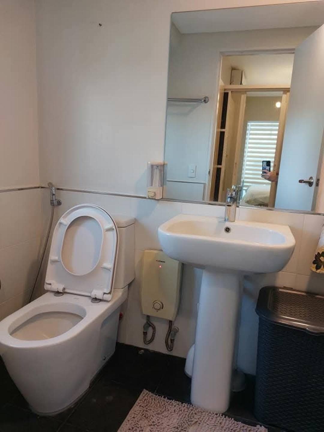 3 Bedroom w/ Parking Serendra 2 Red Oak Tower - photo 9