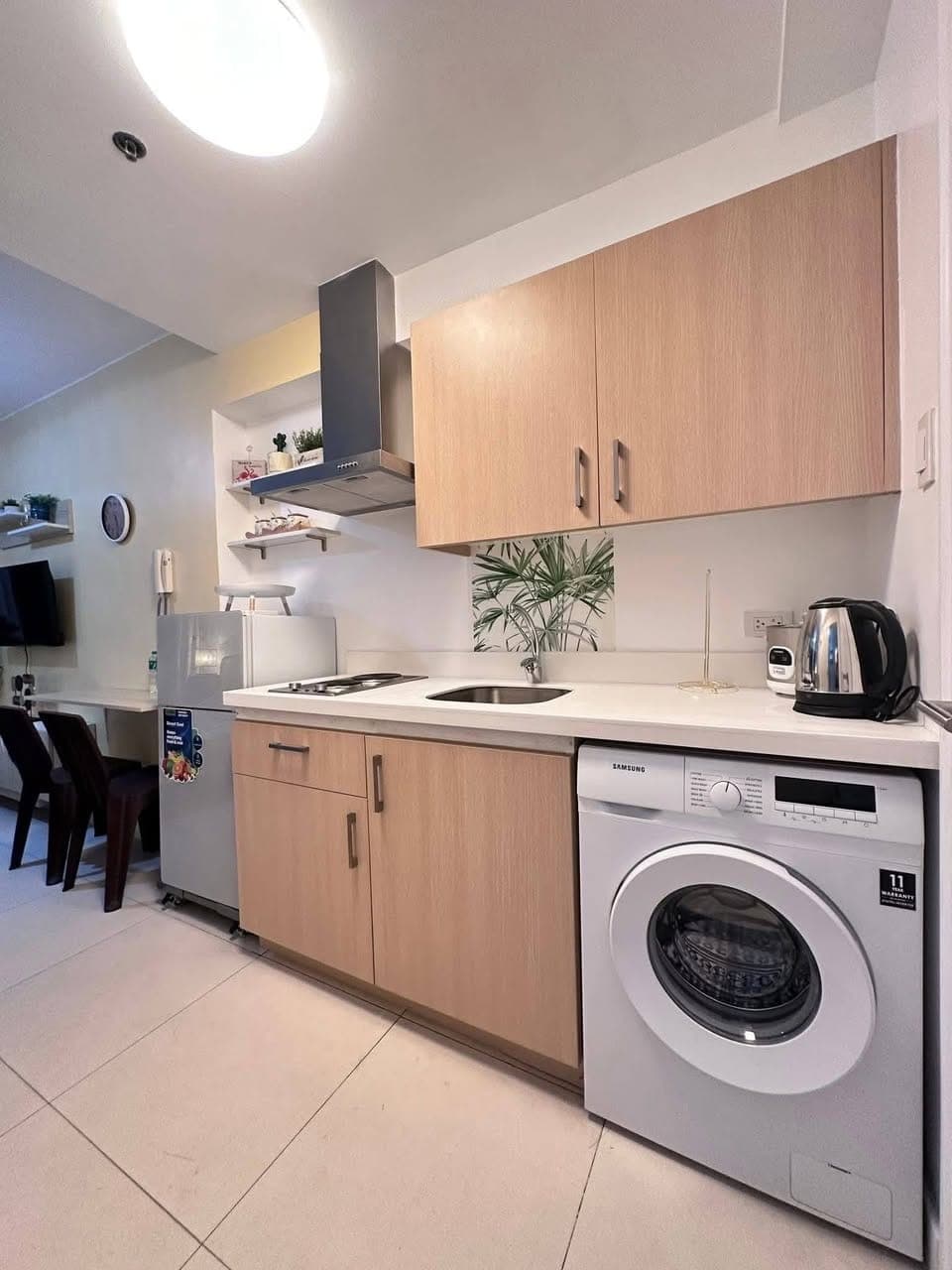 Fully Furnished Studio unit with Balcony Available for RENT - photo 2