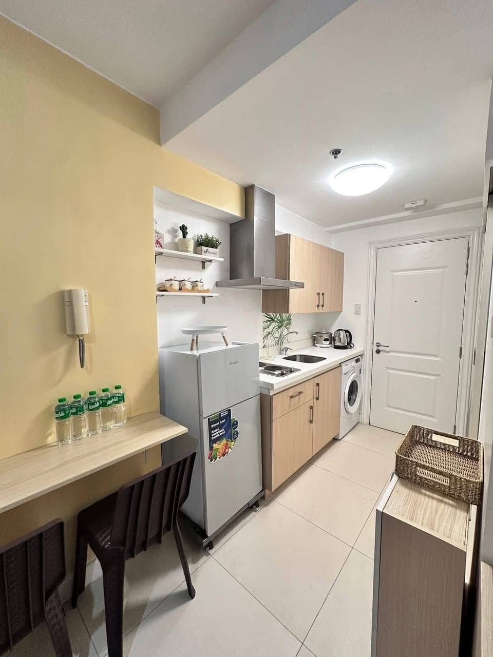 Fully Furnished Studio unit with Balcony Available for RENT - photo 4