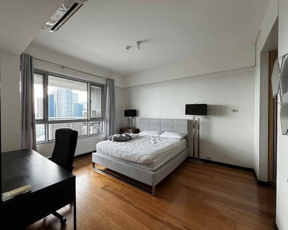 For Lease: Fully Furnished 1BR with balcony at One Serendra East Tower, BGC - photo 3