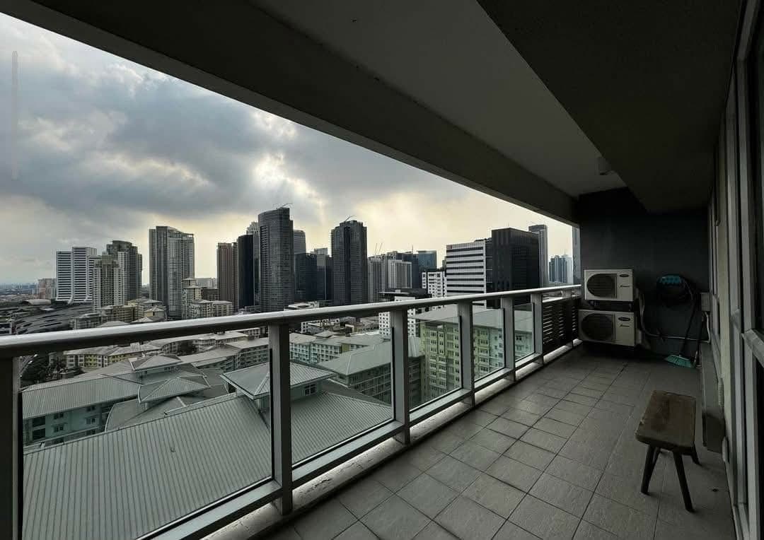 For Lease: Fully Furnished 1BR with balcony at One Serendra East Tower, BGC - photo 4