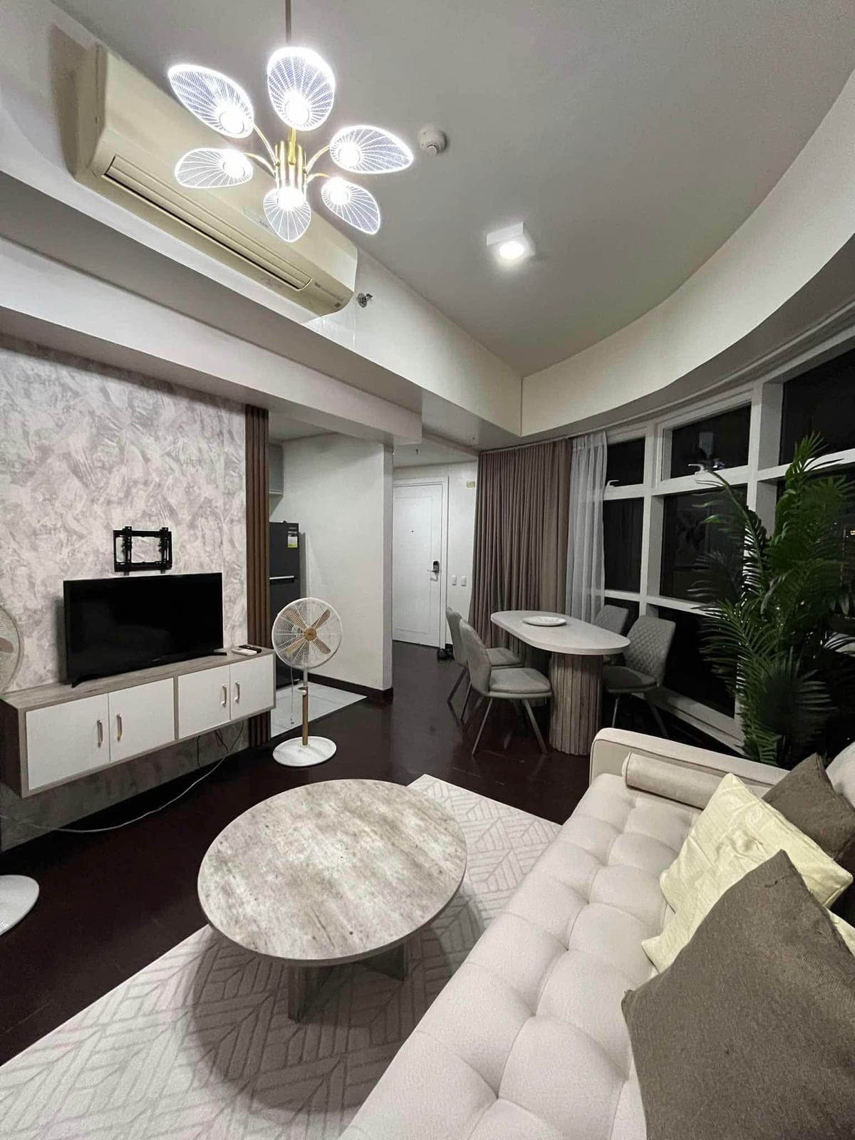 Twin Oaks Place (East Tower) - photo 7