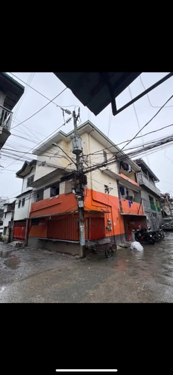 Motor 1 only gated no car parking - photo 1