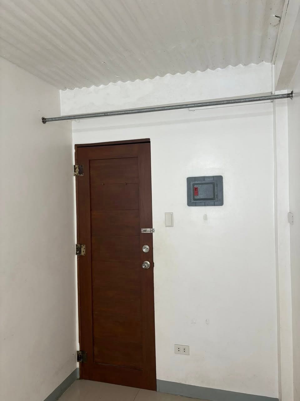 Motor 1 only gated no car parking - photo 4