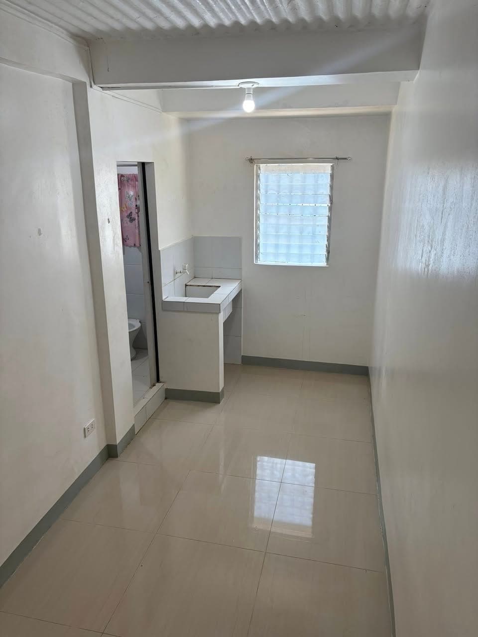 Motor 1 only gated no car parking - photo 5