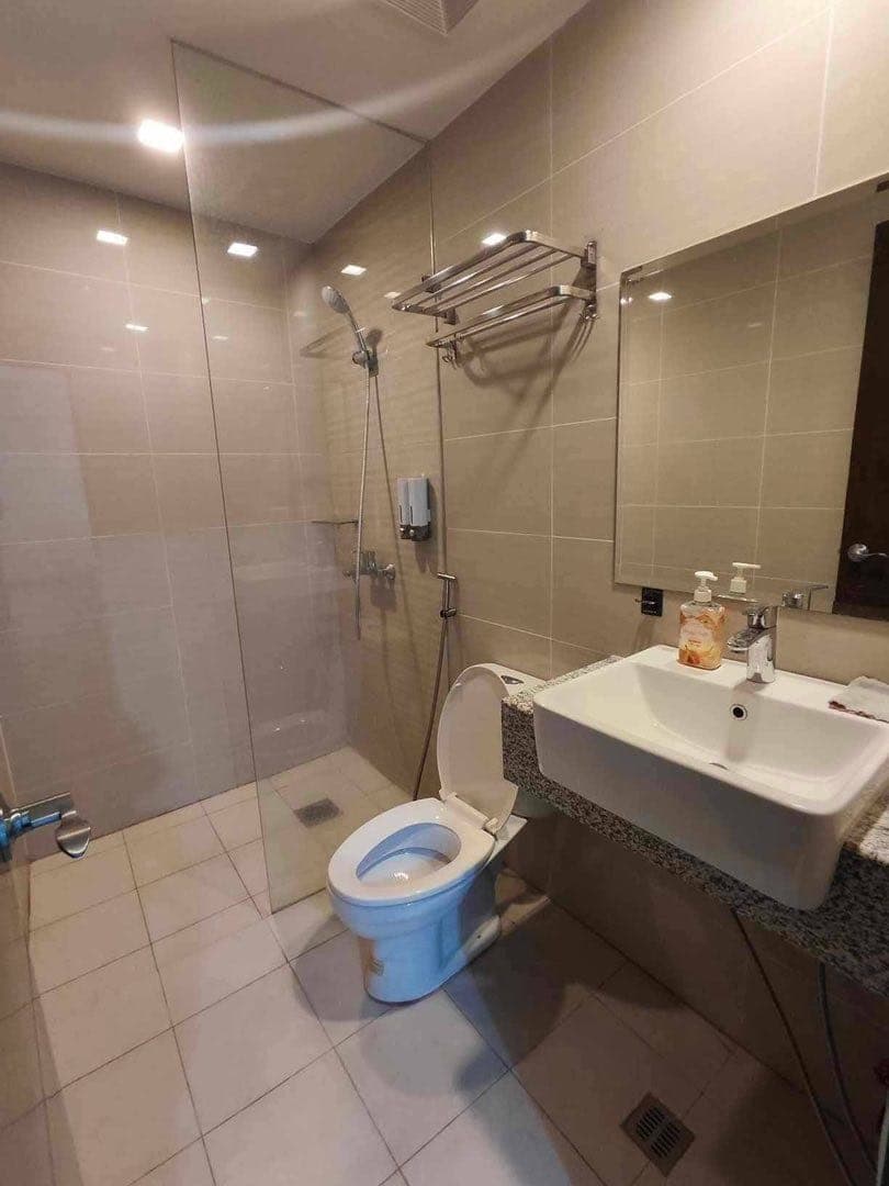 The Florence 1BR 1BA with parking for rent/sale! - photo 4