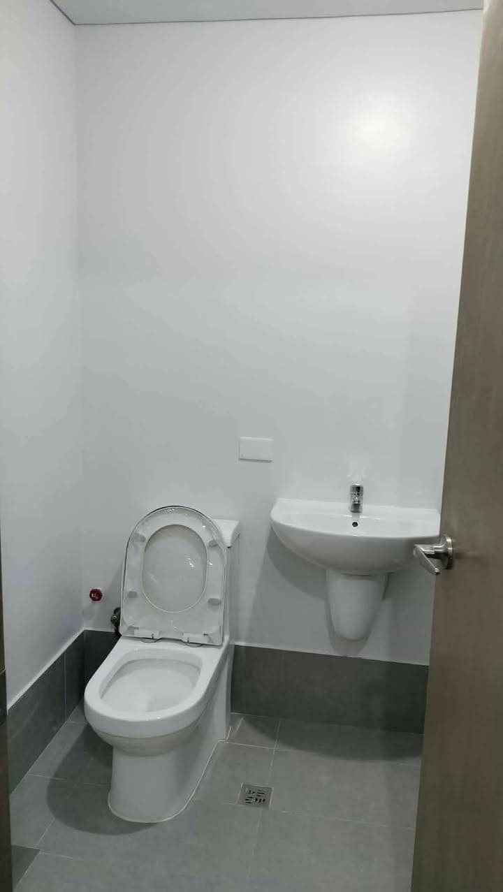 For Rent: 1BR, Condo BARE - photo 1