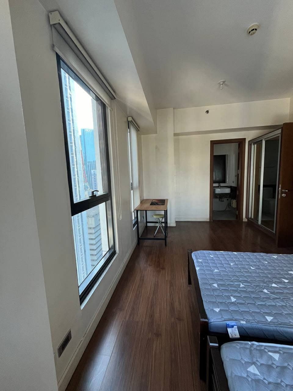 ✨ FOR LEASE | REFINED CITY LIVING ✨ - photo 2