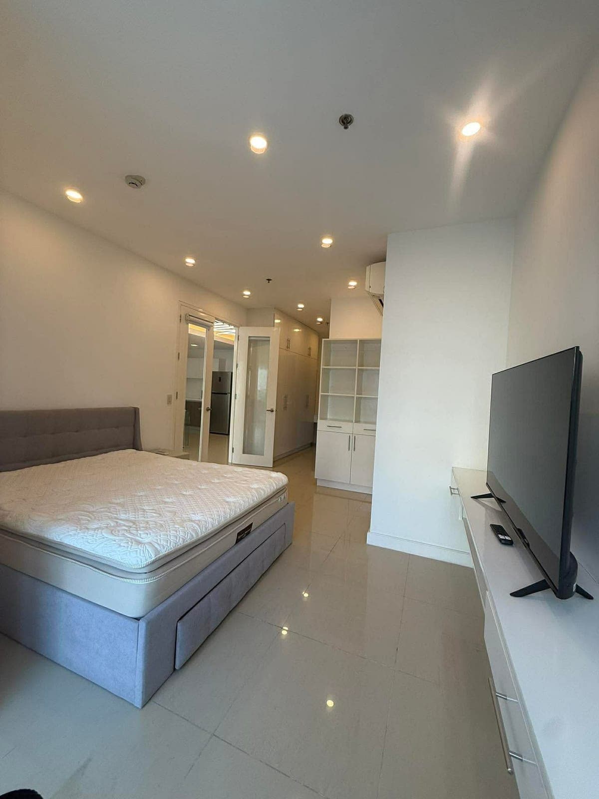 East Gallery Place, BGC for Rent - photo 1
