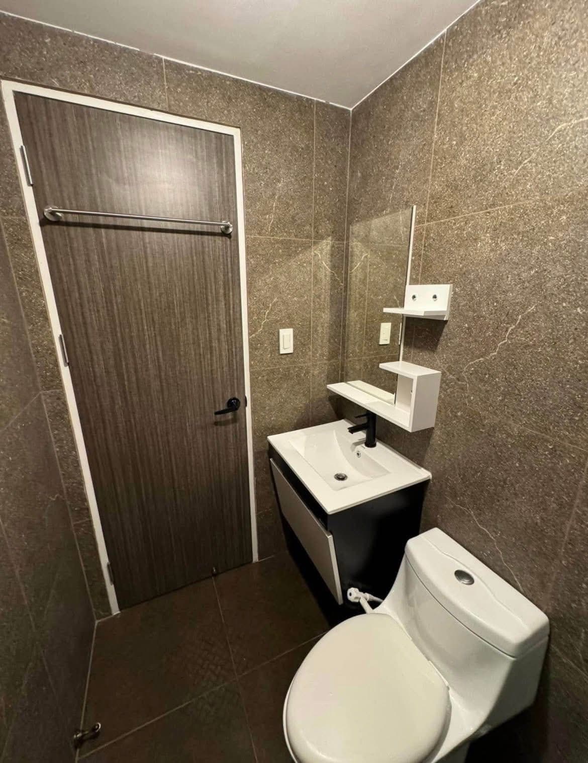 For Lease: Fully Furnished 1 BR at Avida Turf Tower BGC, Taguig City - photo 1