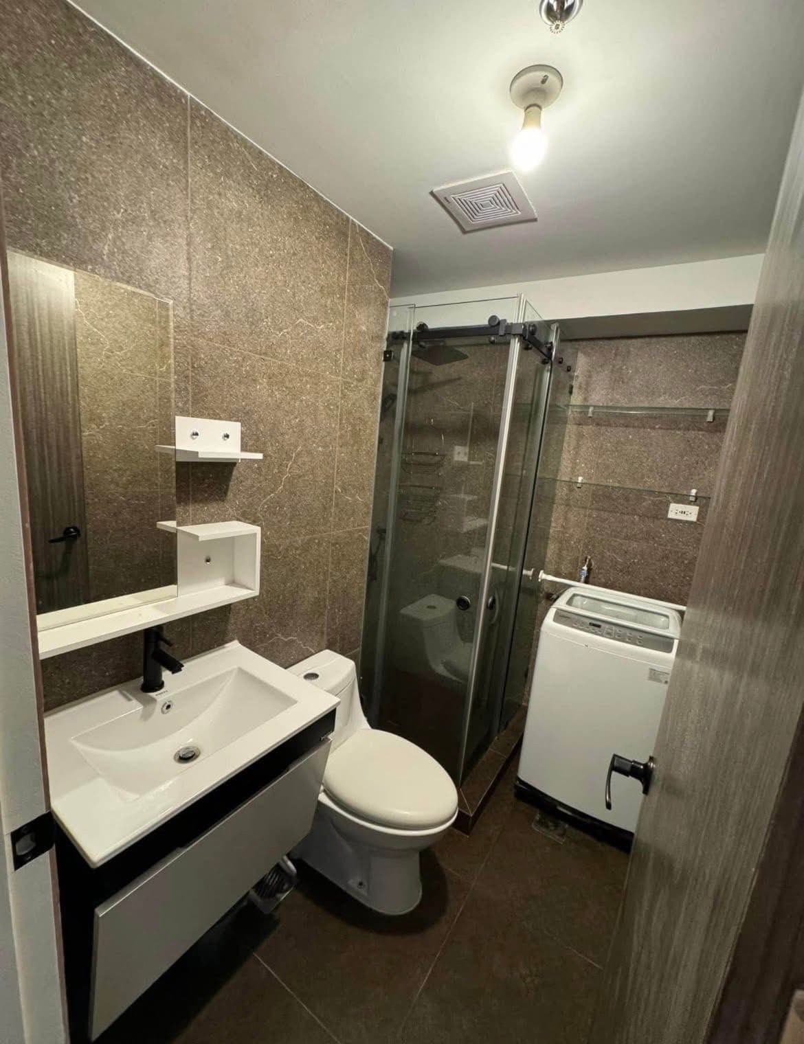 For Lease: Fully Furnished 1 BR at Avida Turf Tower BGC, Taguig City - photo 9