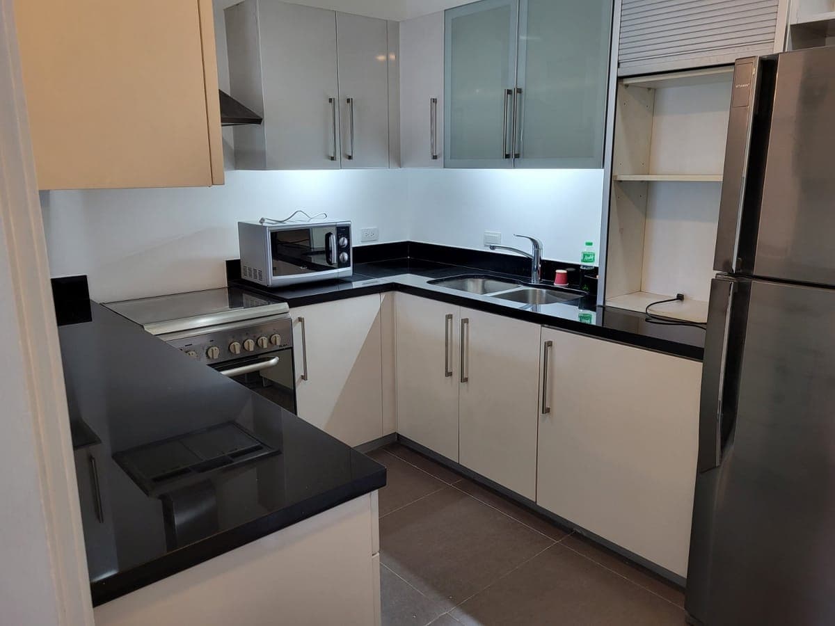 🎯 2 Bedroom Unit at One Serendra for Lease - photo 2