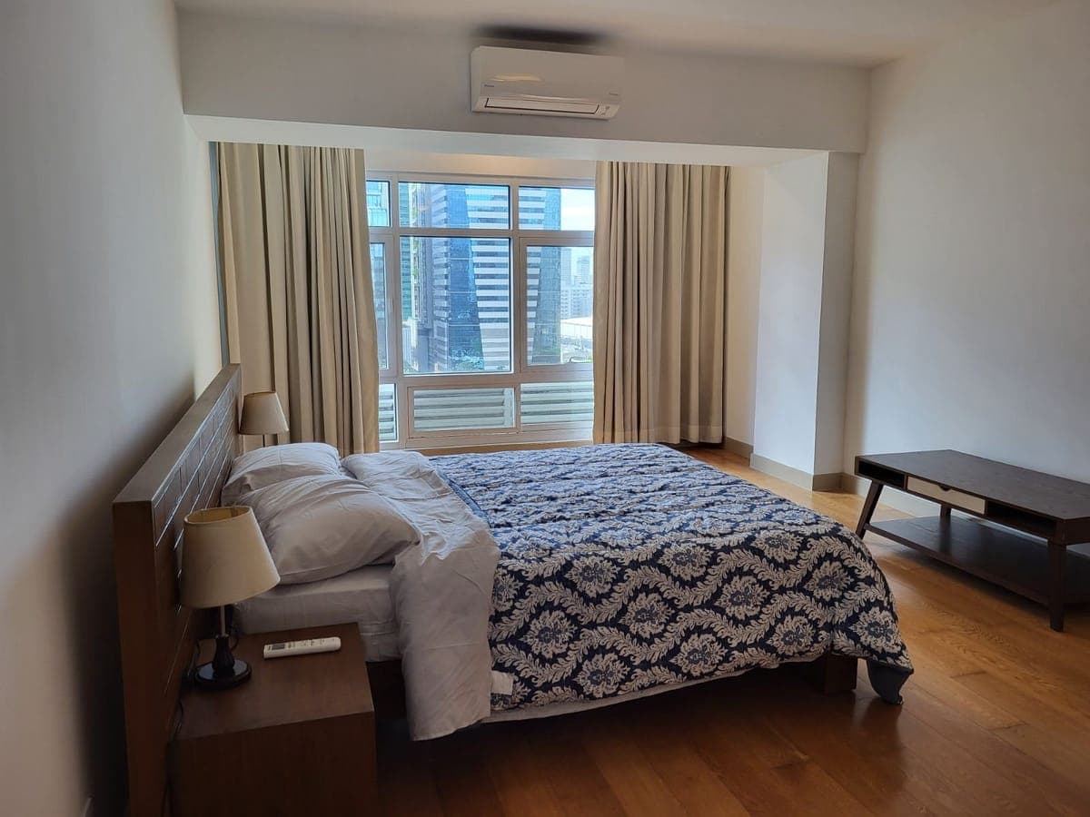 🎯 2 Bedroom Unit at One Serendra for Lease - photo 12