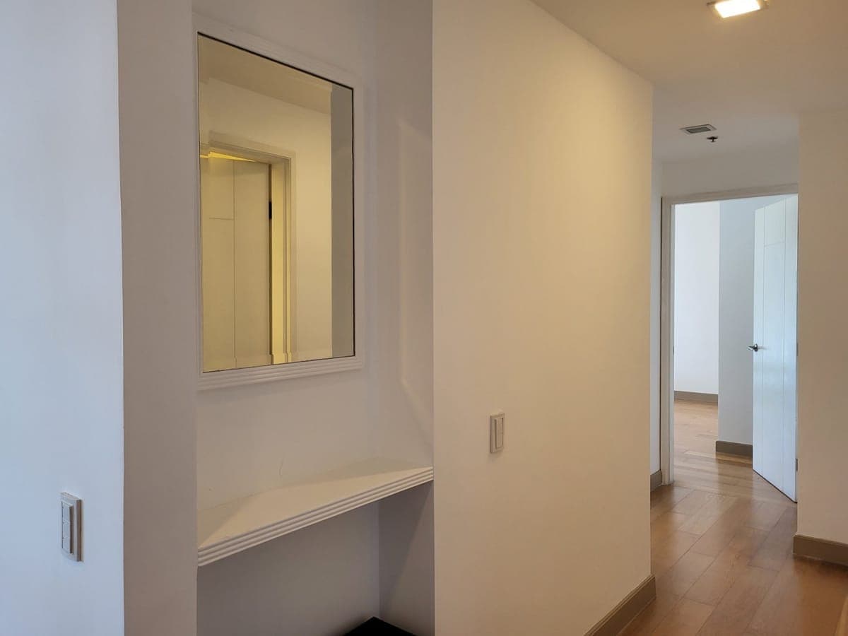 🎯 2 Bedroom Unit at One Serendra for Lease - photo 14