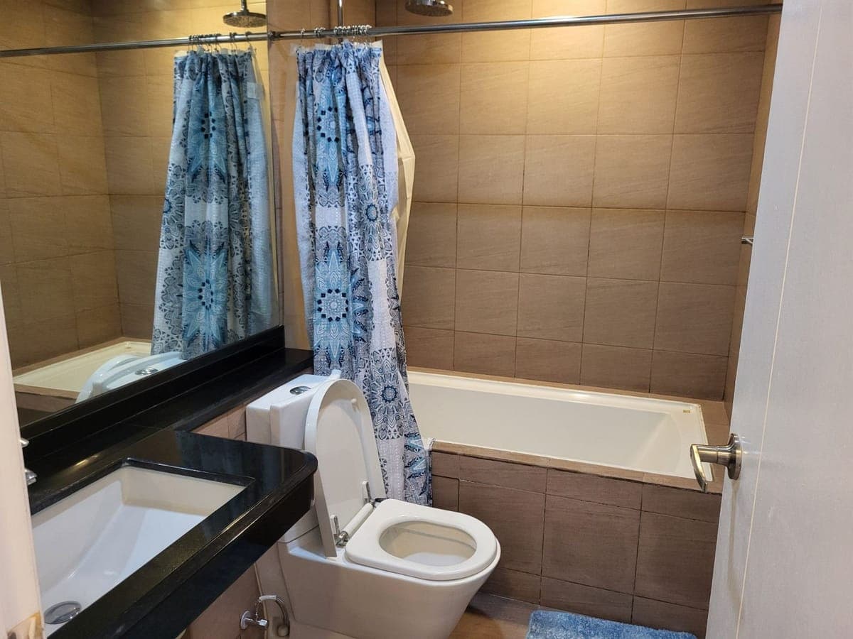 🎯 2 Bedroom Unit at One Serendra for Lease - photo 3