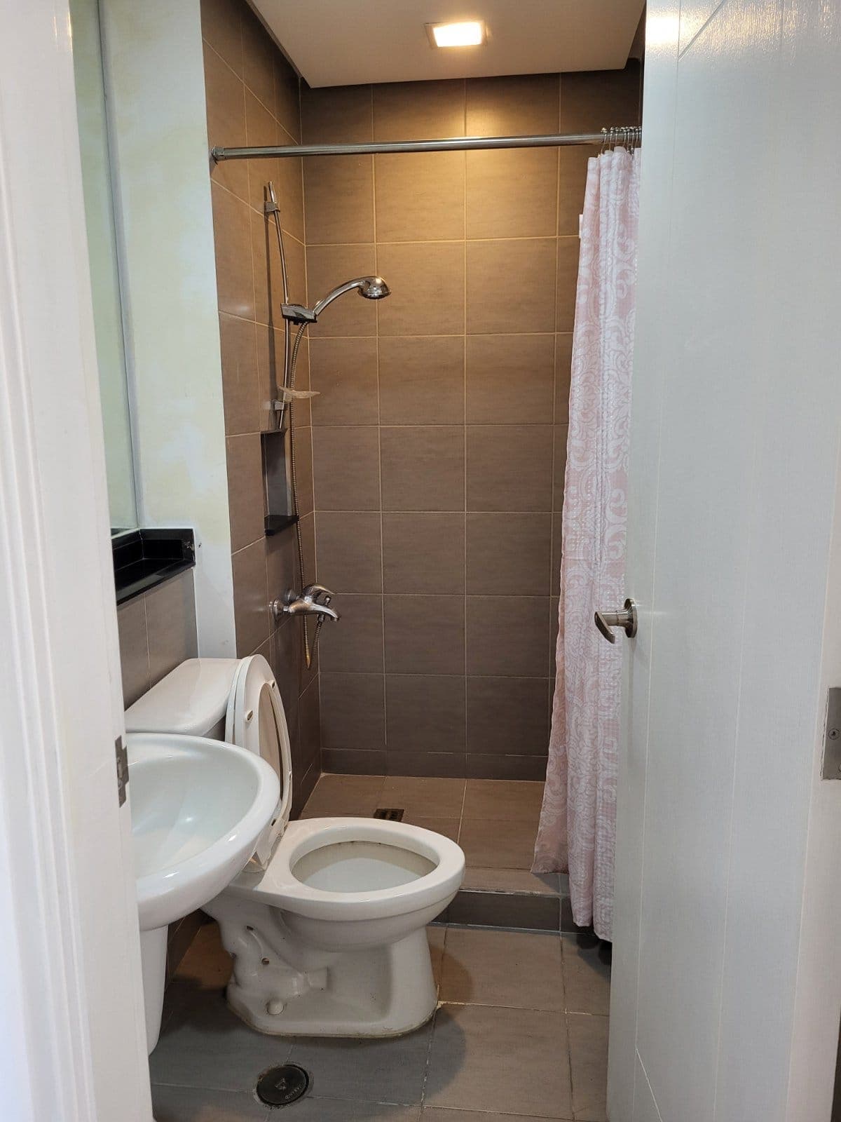 🎯 2 Bedroom Unit at One Serendra for Lease - photo 4