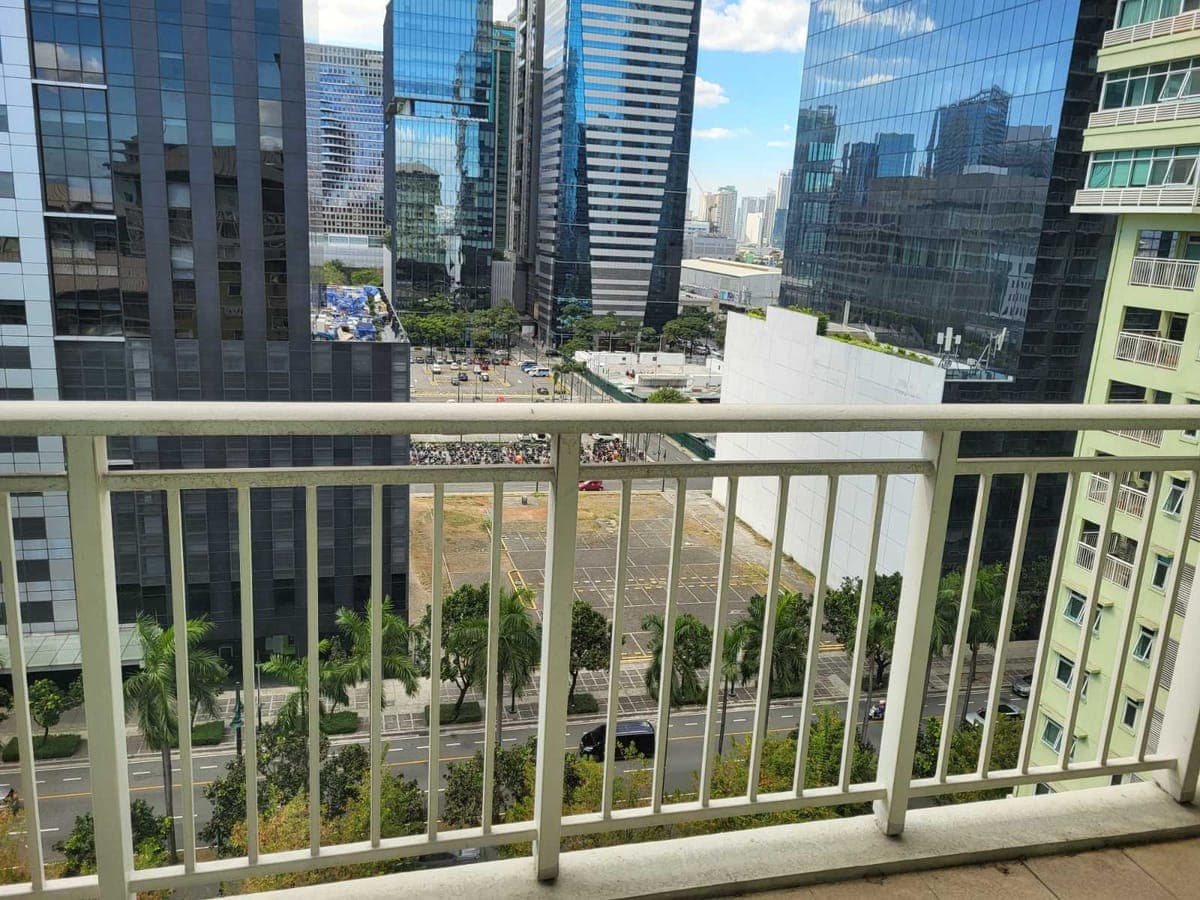 🎯 2 Bedroom Unit at One Serendra for Lease - photo 5