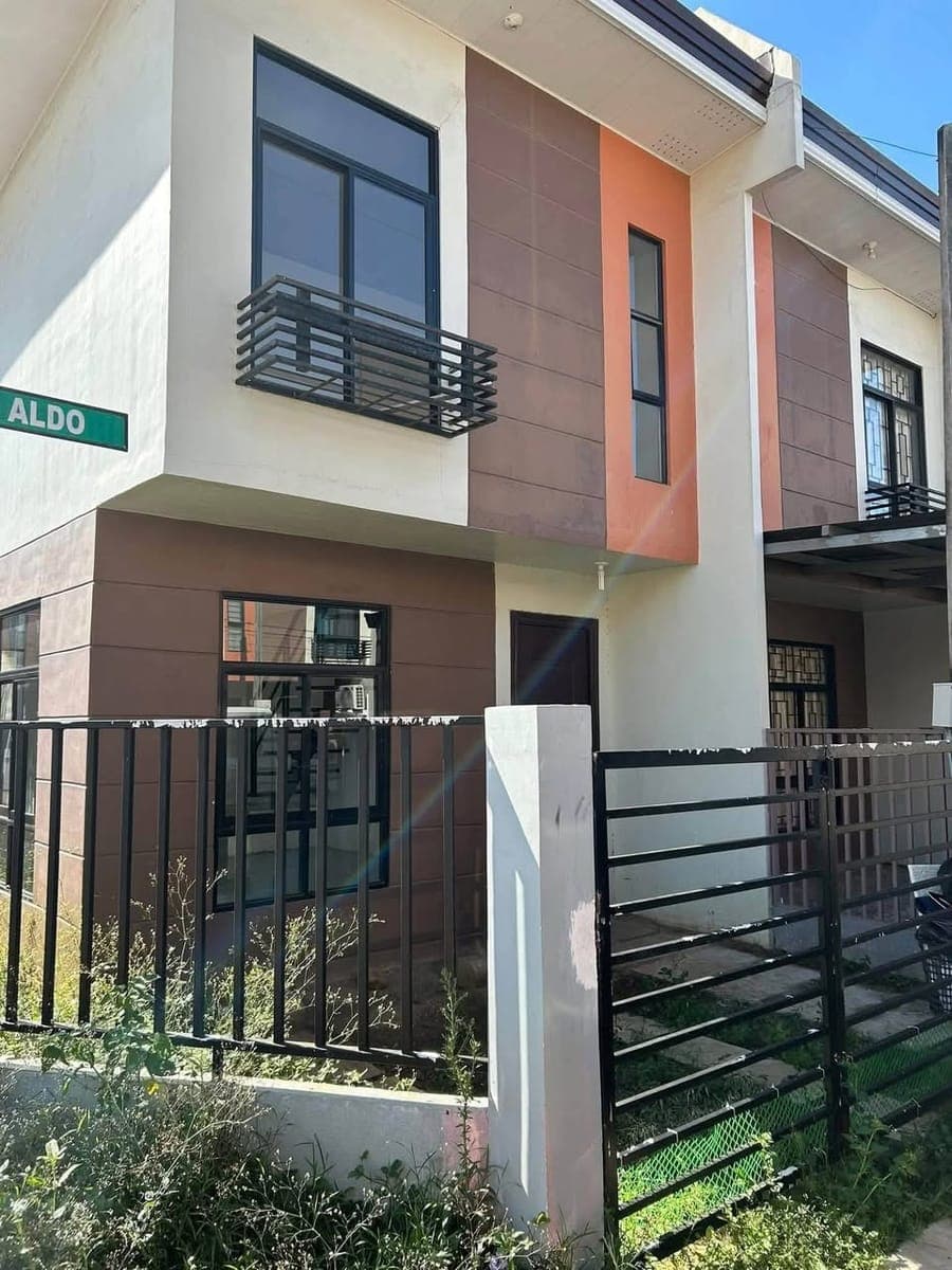 HOUSE FOR RENT – CORNER LOT - photo 1