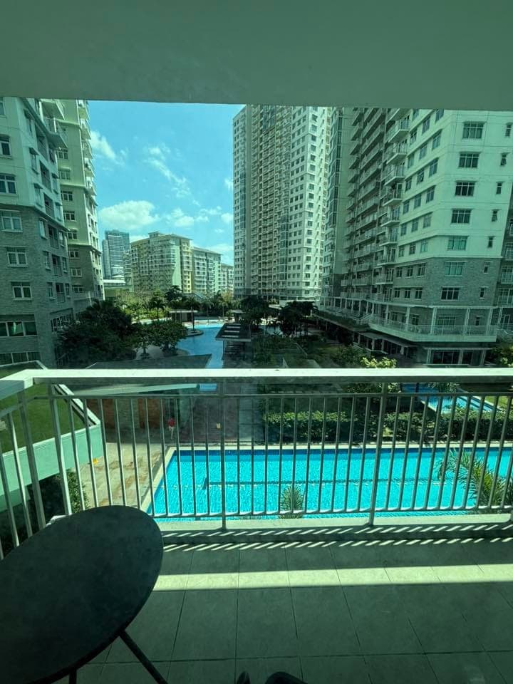 FOR LEASE | 2BR with Balcony in Two Serendra – Sequoia Tower - photo 2