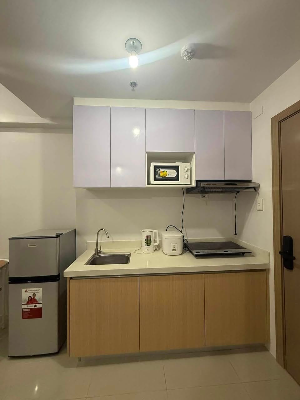 Fully Furnished Condo in Pearl Drive Commonwealth Quezon City. - photo 1