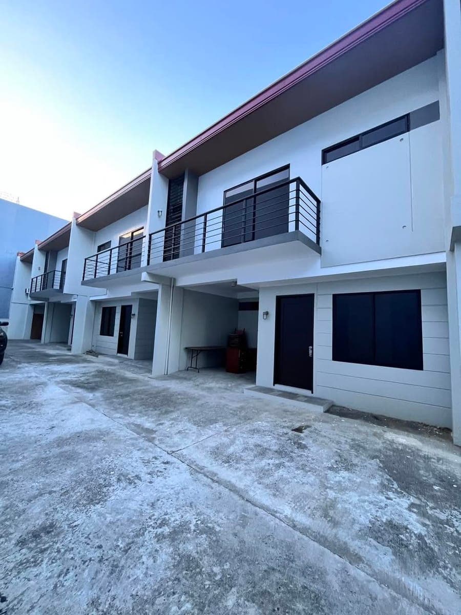 🏡 FOR RENT: Semi Furnished 4 Bedrooms Townhouse Apartment Alang Alang Mandaue City ✨ - photo 1