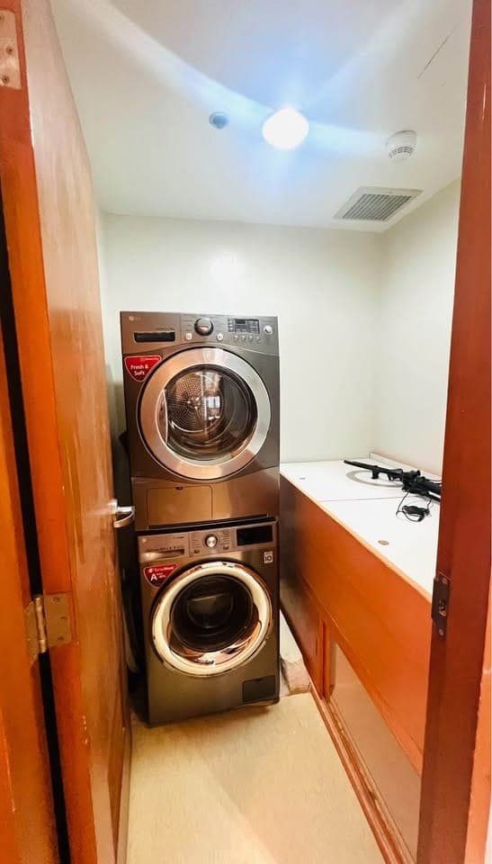 FOR LEASE - Central Parkwest - photo 3