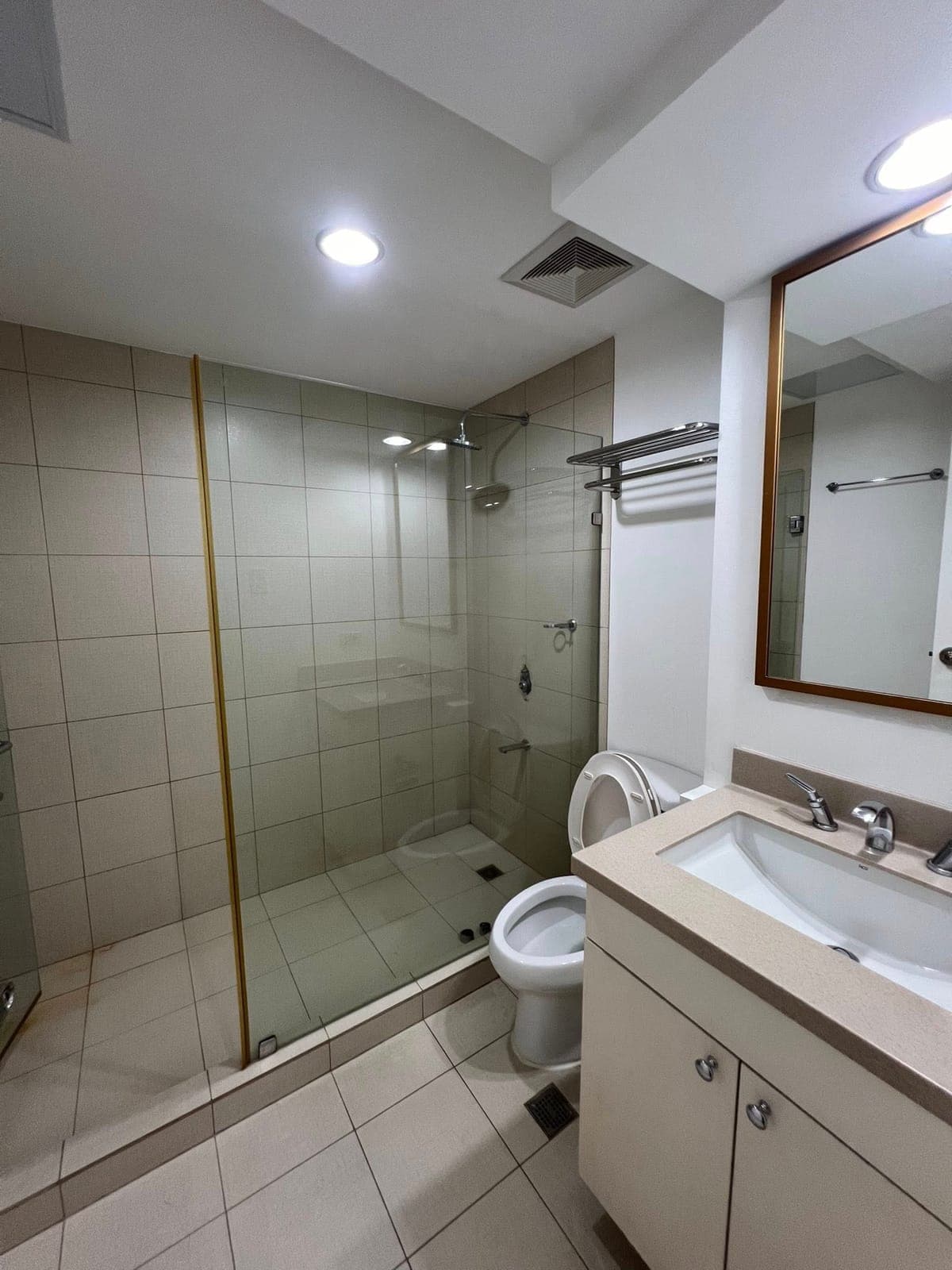 Three bedroom (3br) Unfurnished unit or Semi furnished for rent/lease in One Rockwell West tower, Rockwell Makati City - photo 2