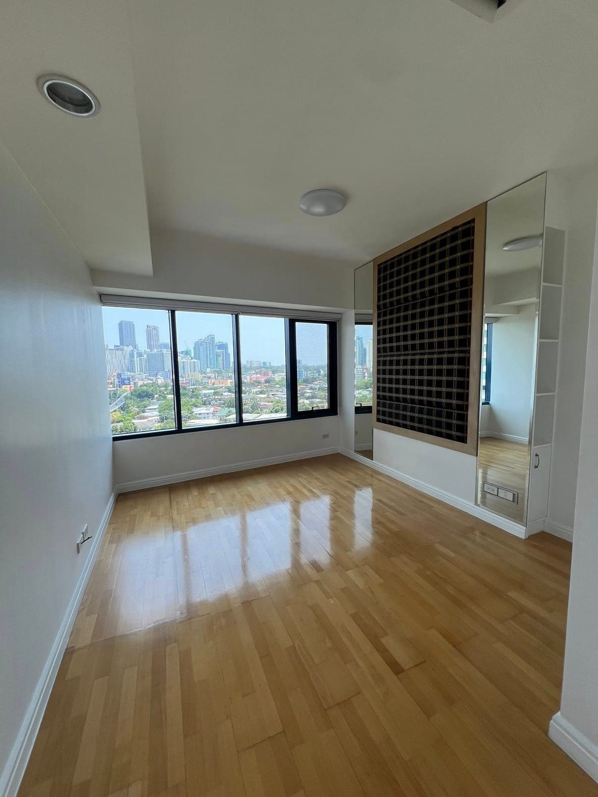 Three bedroom (3br) Unfurnished unit or Semi furnished for rent/lease in One Rockwell West tower, Rockwell Makati City - photo 12