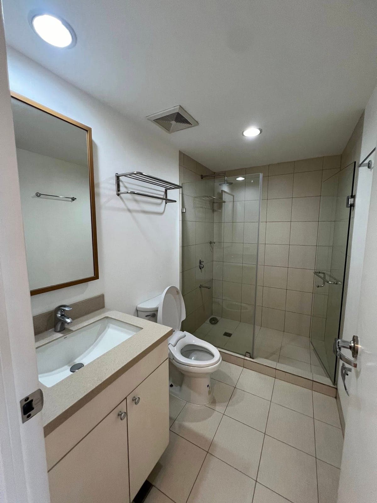 Three bedroom (3br) Unfurnished unit or Semi furnished for rent/lease in One Rockwell West tower, Rockwell Makati City - photo 13