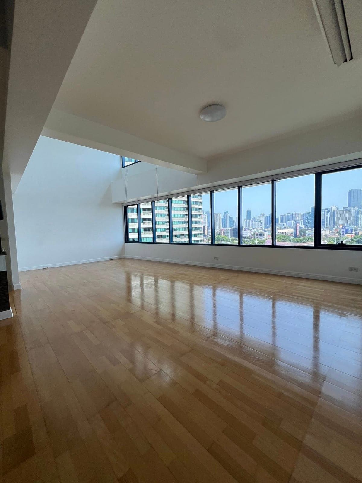 Three bedroom (3br) Unfurnished unit or Semi furnished for rent/lease in One Rockwell West tower, Rockwell Makati City - photo 10