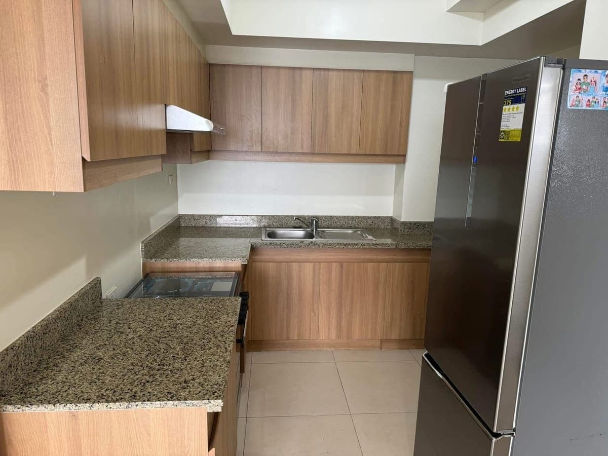 FOR LEASE FAIRLANE RESIDENCES - photo 4