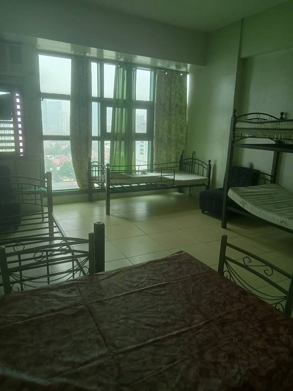 Big studio, semi furnished unit for rent at Symphony tower1 Timog-Sgt Esguerra QC, - photo 1